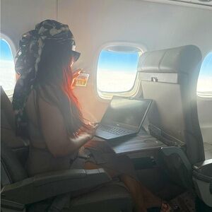 Meet your Posher, Vee